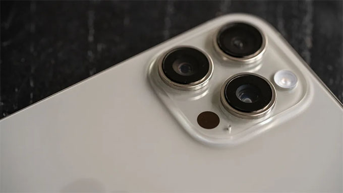 iPhone 16 Pro Max dùng ống kính tele 12MP