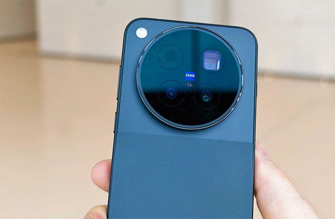 Camera tele 200MP Zeiss APO - Zoom không mất chi tiết