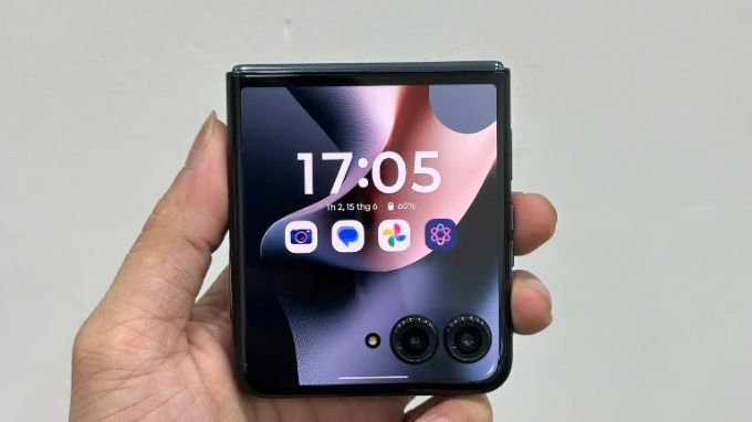 Razr 60 Pro sở hữu dung lượng RAM lớn chuẩn LPDDR5X tốc độ cao