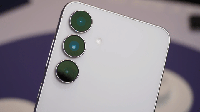 Galaxy S25 FE vẫn giữ hệ thống camera khá toàn diện