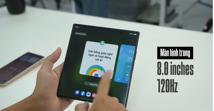 Không gian làm việc rộng tới 8.0 inch của Z Fold8 Ultra, xóa bỏ hoàn toàn ranh giới giữa điện thoại và máy tính bảng