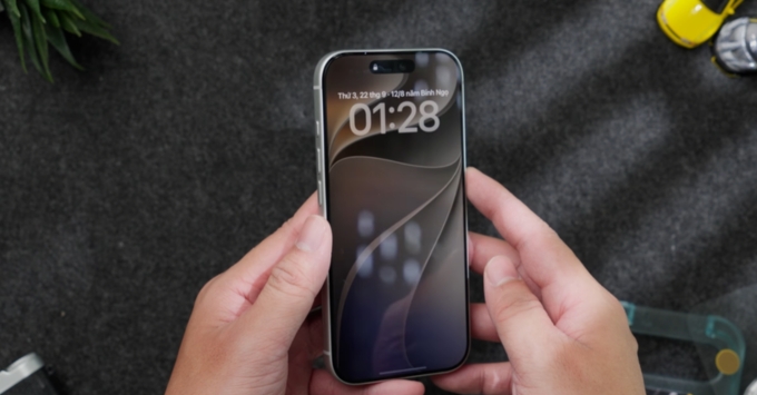 Màn hình hiển thị ProMotion 120Hz độ sáng 3000 nit ngoài trời của iPhone 18 Pro