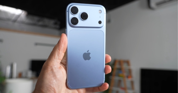 Phiên bản màu Xanh Băng Giá Glacier độc đáo trên iPhone 18 Pro tại Di Động Mỹ