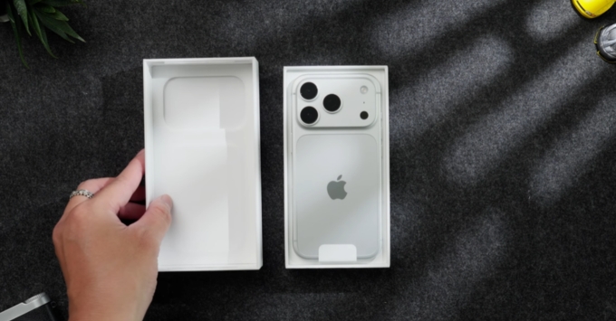 Hình ảnh mở hộp thực tế iPhone 18 Pro chính hãng VN/A tại hệ thống Di Động Mỹ