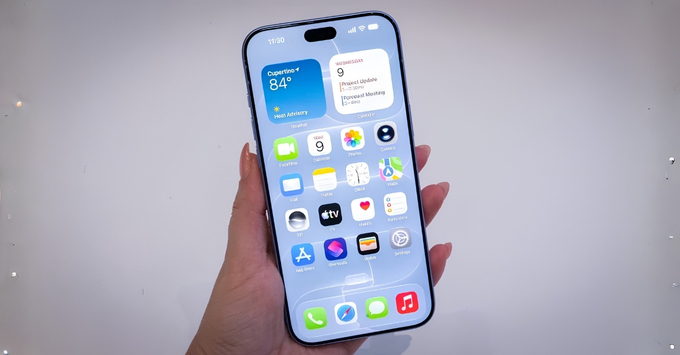 Màn hình iPhone 18 Pro độ sáng 3.000 nits hiển thị sắc nét dưới nắng