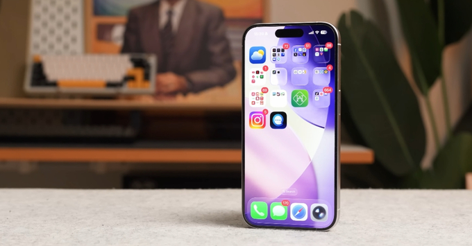 Trải nghiệm hiển thị trên màn hình Super Retina XDR của iPhone 15 Pro