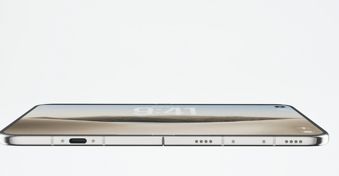 Thiết kế gập khung Titanium của iPhone Duo sang trọng