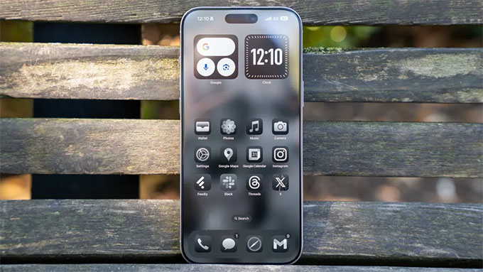 Màn hình iPhone 18 Pro Max vs iPhone 16 Pro Max đều dùng tấm nền OLED ProMotion 6.9 inch
