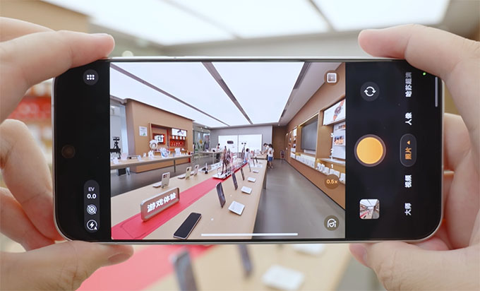 Oppo nhỉnh hơn nhờ quay 8K trên cả ba camera sau