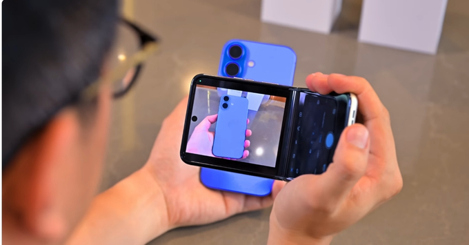 Hệ thống camera kép trên Razr 60 Pro thể hiện tốt trong điều kiện ánh sáng lý tưởng, đủ sức đáp ứng nhu cầu chia sẻ hình ảnh nhanh chóng lên mạng xã hội.