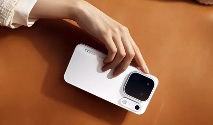 Find X10 Pro Max giữ cụm camera vuông bo góc quen thuộc