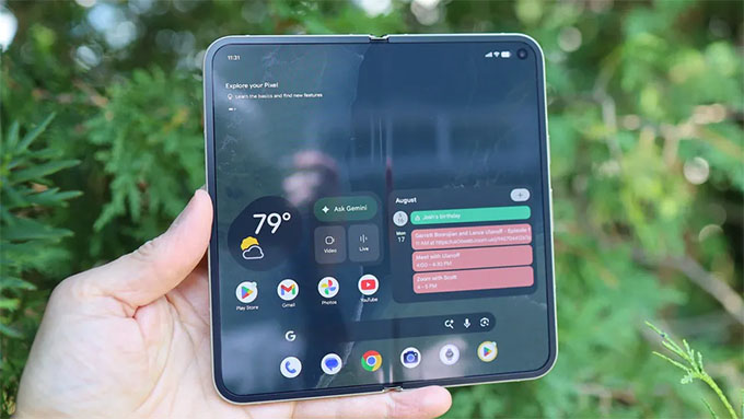 Pixel 11 Pro Fold chạy Android 17 với giao diện Pixel UI quen thuộc