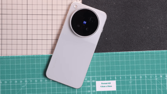 Vivo X500 Pro Max có thân máy khá mỏng