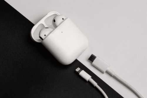 Nên sạc AirPods không dây hay bằng cáp USB để pin bền hơn?