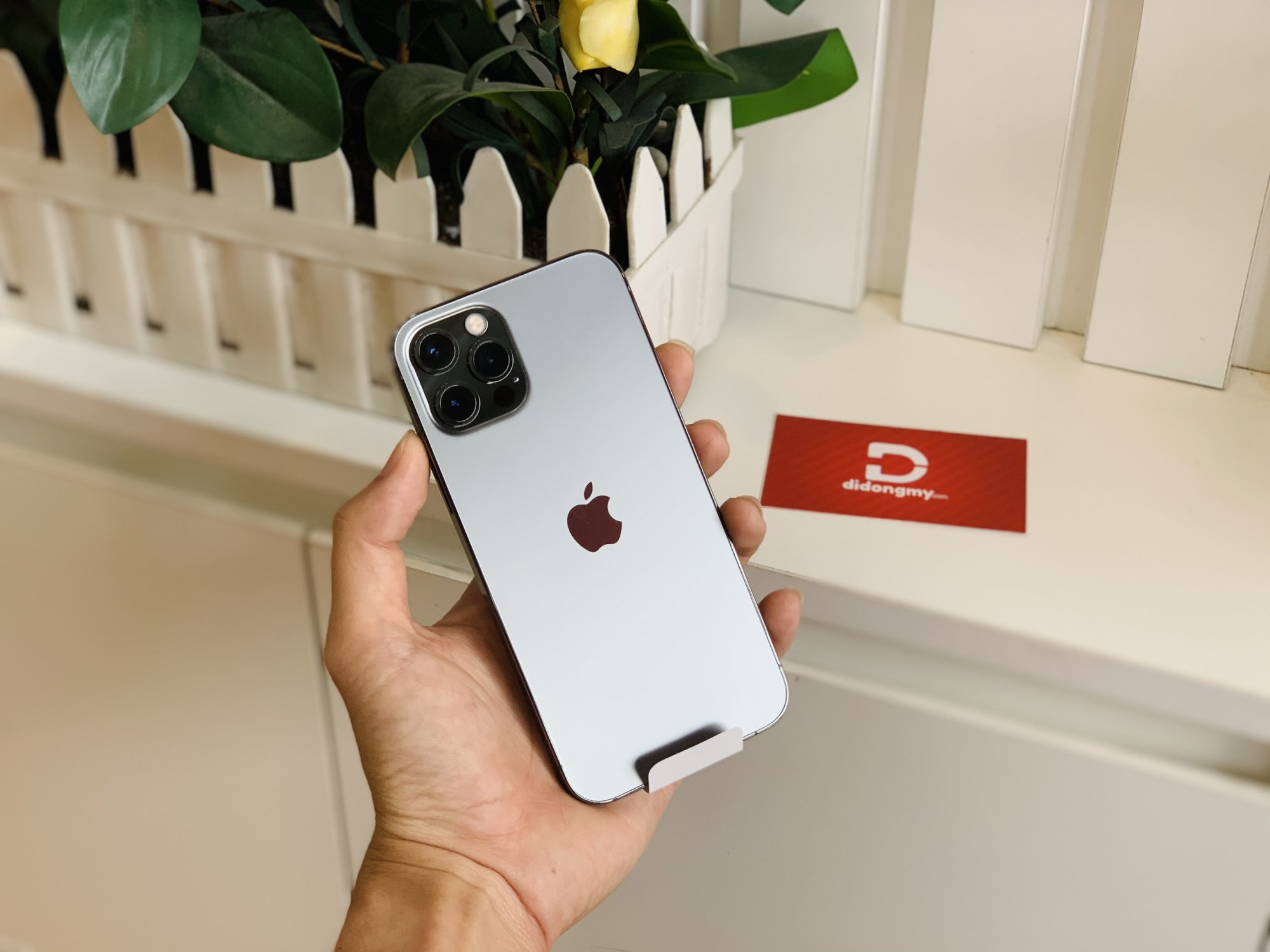 iPhone 12 là điện thoại đầu tiên của Apple được hỗ trợ kết nối 5G