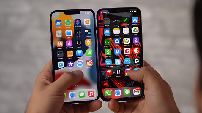 Cả 2 đều có màn hình 6,7 inch sử dụng tấm nền OLED cao cấp