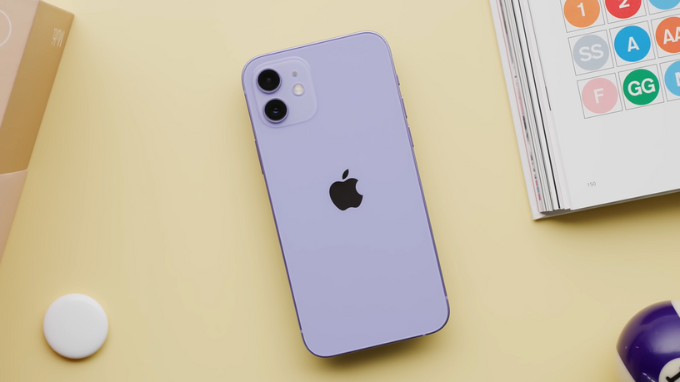 iPhone 12 với màu tím quen thuộc