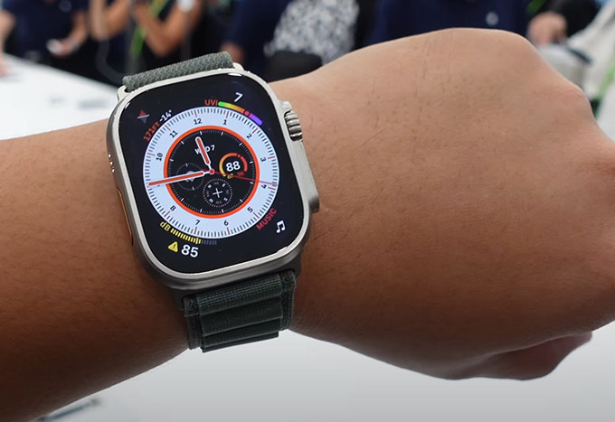 Apple Watch Ultra vẫn mang phong cách thiết kế đặt trưng của nhà táo: sang trọng, ấn tượng