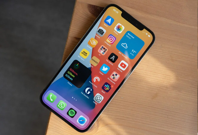  Nên mua iPhone 15 Pro Max và iPhone 12 Pro Max về pin