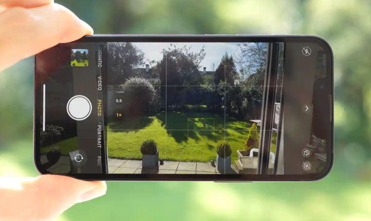 Máy ảnh chất lượng cao với hệ thống camera kép 12MP