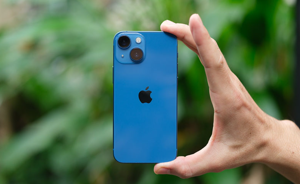 Kích thước nhỏ gọn, dễ cầm nắm và mang theo