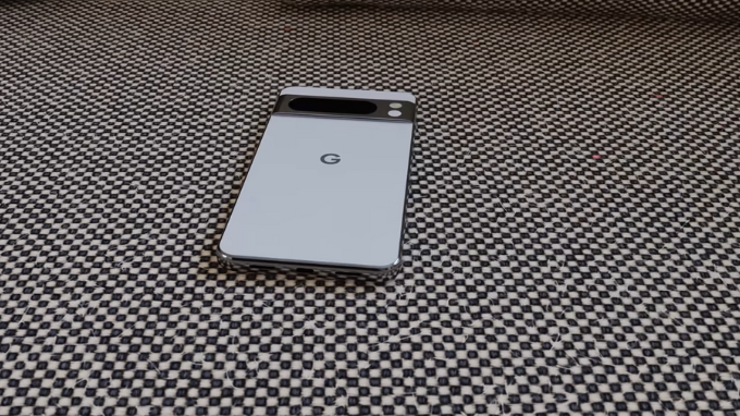 Thiết kế Pixel 8 Pro cá tính