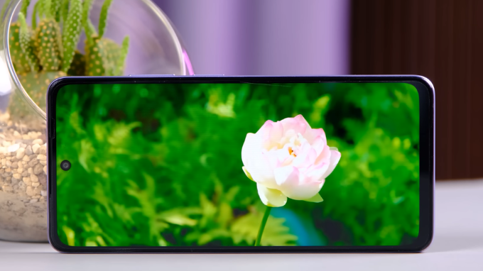 Có nên mua Oppo A3 với màn hình rộng lớn?