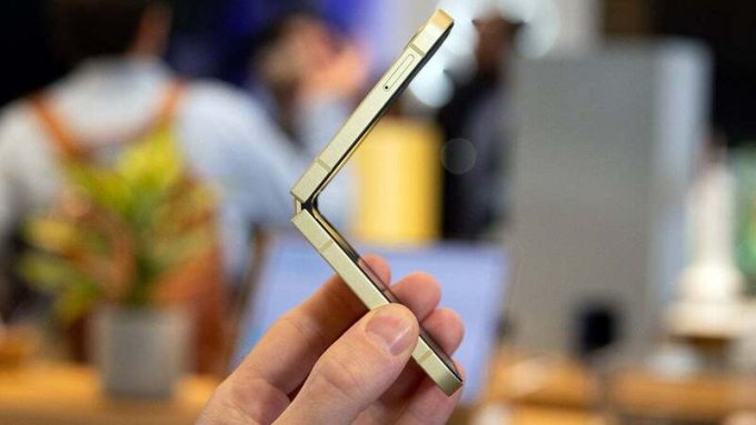 Samsung Galaxy Z Flip 6 vẫn giữ thiết kế gập đặc trưng