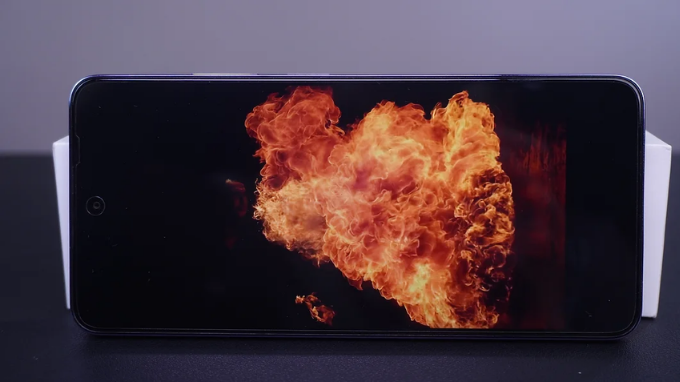 Màn hình OPPO A3 Pro với tần số quét khủng