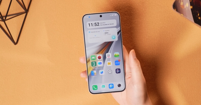 Màn hình 2K 144Hz của iQOO 15 mang lại trải nghiệm gaming đỉnh cao ra sao?