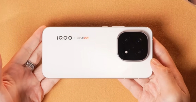 Thiết kế Vivo iQOO 15 có gì đặc biệt cho game thủ?