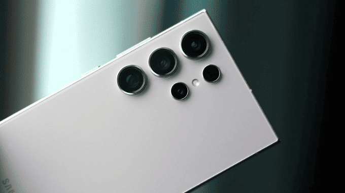 Hệ thống bốn camera trên Galaxy S25 Ultra