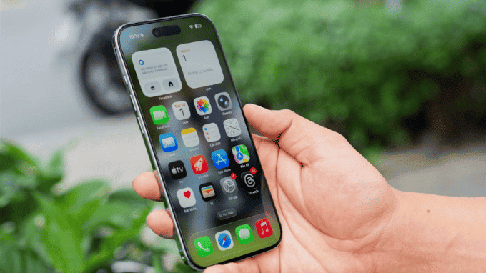 iPhone Air với màn hình OLED Super Retina XDR và ProMotion