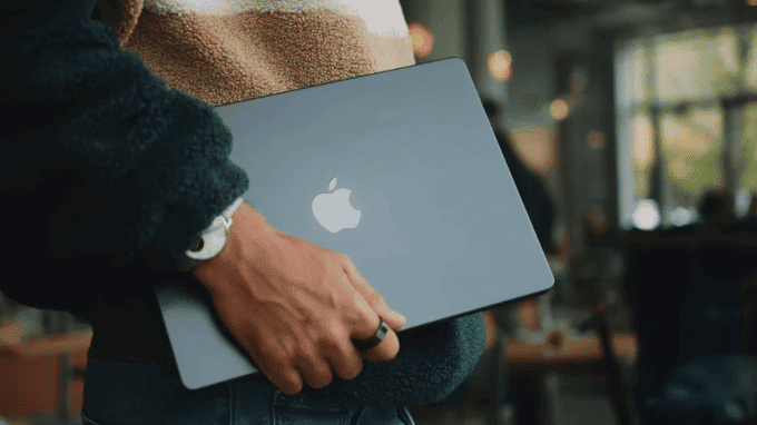 MacBook Pro M4 với thiết kế tinh tế, chuyên nghiệp