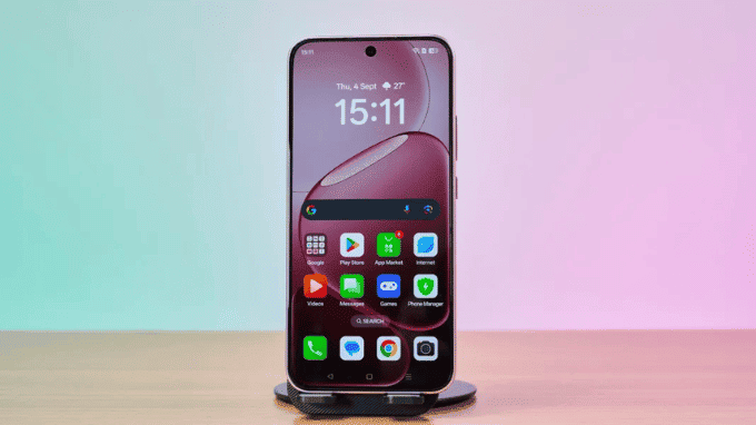 Màn hình AMOLED 120Hz của OPPO A6 Pro cho trải nghiệm mượt mà