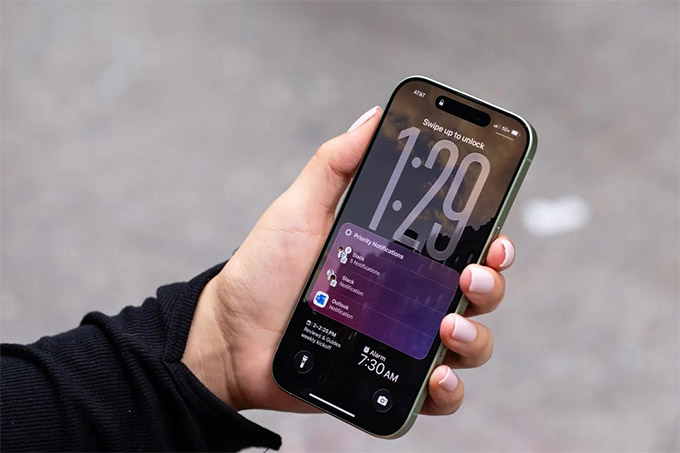 Màn hình: ProMotion 120Hz lần đầu trên model tiêu chuẩn