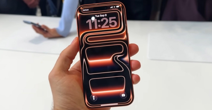 Trải nghiệm giải trí, xem phim, chơi game trên màn hình iPhone 17 Pro Max thế nào?