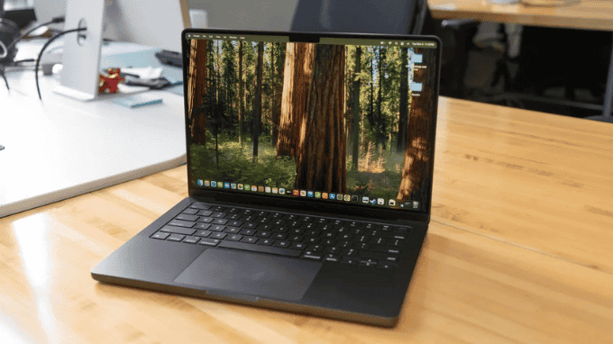 Màn hình MacBook Pro M4 tái hiện màu sắc sống động, chân thực