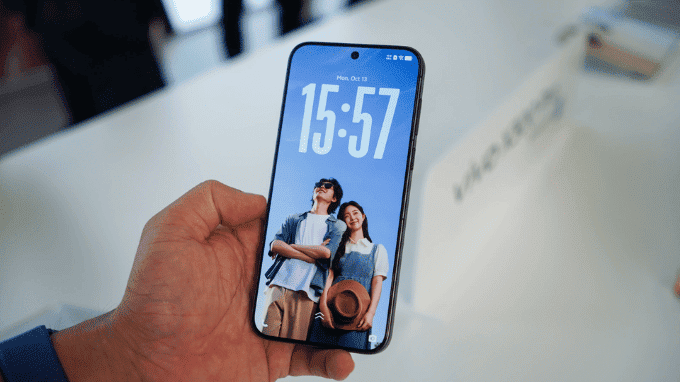 Màn hình OLED 6.78 inch flat display trên Vivo X300 Pro