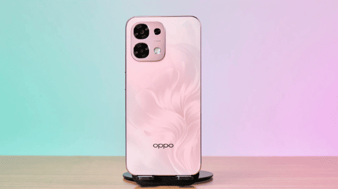 OPPO A6 Pro với thiết kế nhỏ gọn, dễ cầm nắm