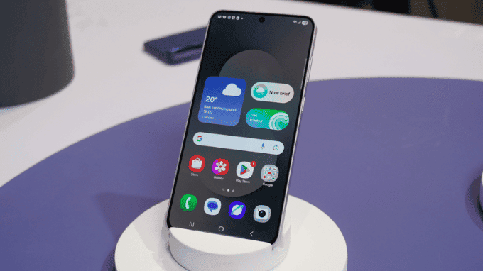 Pin 4900mAh với sạc 45W trên Galaxy S25 FE