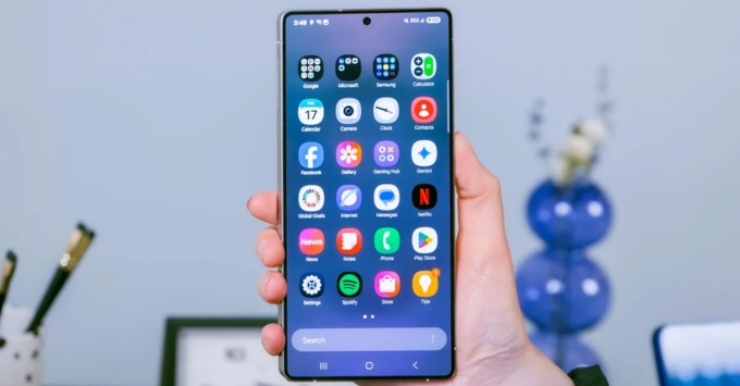 So sánh Xiaomi 17 Pro Max và Galaxy S25 Ultra về màn hình