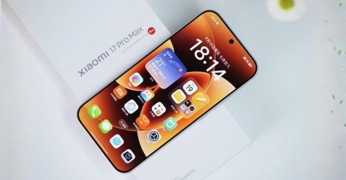 So sánh Xiaomi 17 Pro Max vs Galaxy S25 Ultra về màn hình