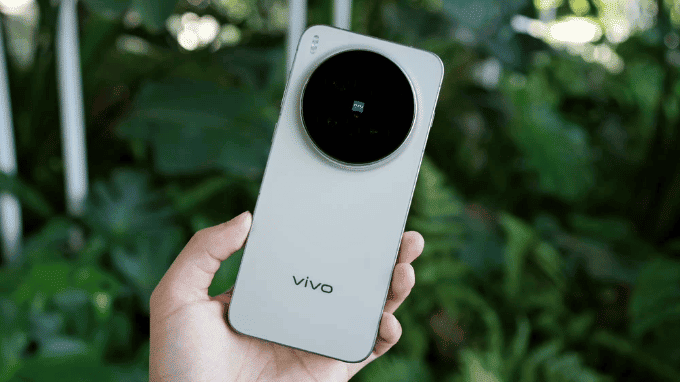 Thiết kế Vivo X300 Pro với cụm camera lớn đặc trưng