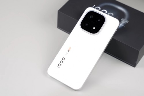Đánh giá Vivo iQOO 15: Hiệu năng đỉnh cao với Snap 8 Elite Gen 5 và pin 7000mAh
