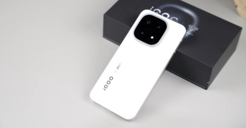 Đánh giá Vivo iQOO 15: Hiệu năng đỉnh cao với Snap 8 Elite Gen 5 và pin 7000mAh