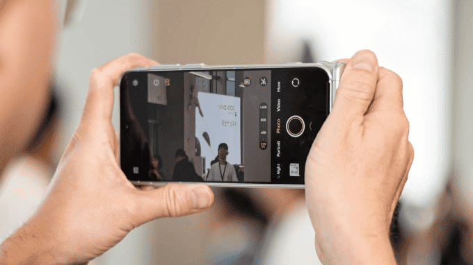 Vivo X300 Pro sở hữu cảm biến cao cấp và khả năng zoom chuyên sâu