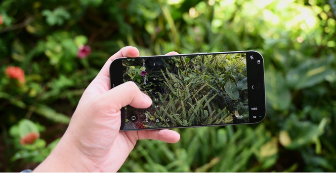 Xiaomi 18 Pro Max camera Tele chuyên dụng xóa phông nghệ thuật, chi tiết.