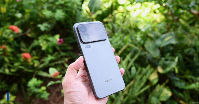 Xiaomi 18 Pro Max: Thiết kế tương lai với mặt lưng kính nhám chống bám vân tay.