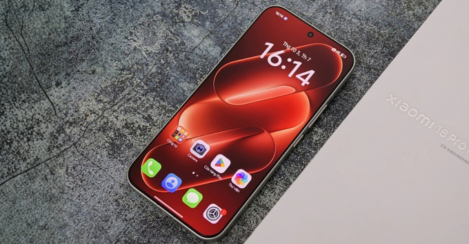 Xiaomi 18 Pro Max không gian hiển thị rộng rãi, sống động như rạp chiếu phim di động.